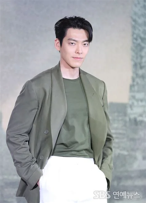 김우빈 배우 사진 2026 예시 이미지